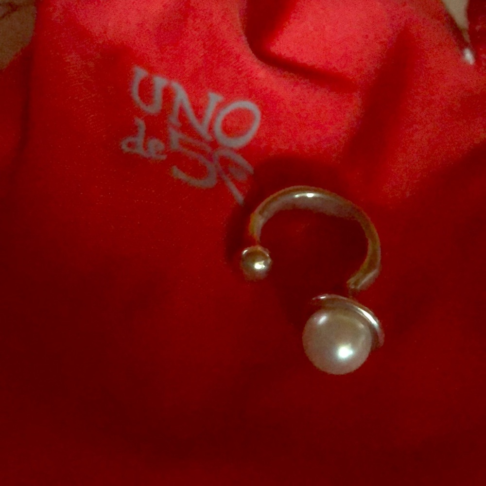 Silver and pearl Ring